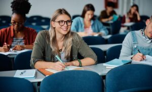 Administração em alta: Censo 2022 aponta a área como a mais procurada pelos estudantes