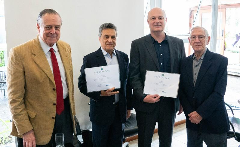 Administradores são homenageados em reunião Plenária do CRA-SP