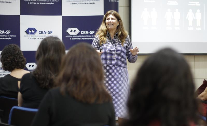 Andrea Weichert fecha o ciclo de palestras da Semana Temática Mulheres em Foco do CRA-SP