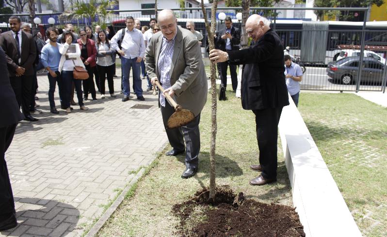 Ato simbólico marca realização de evento de ética e sustentabilidade no CRA-SP