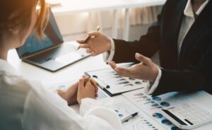 Consultorias e assessorias empresariais devem possuir registro no CRA