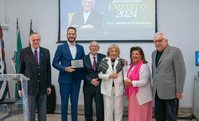 Entrega do Prêmio Administrador Emérito 2024 celebra a trajetória de Idalberto Chiavenato