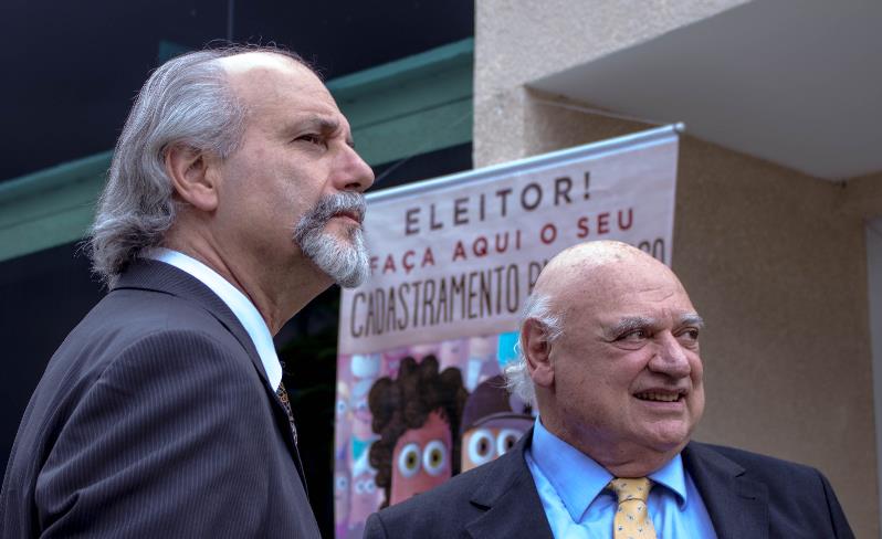 Presidente do TRE visita posto de atendimento para cadastro biométrico instalado na sede do CRA-SP/SAESP