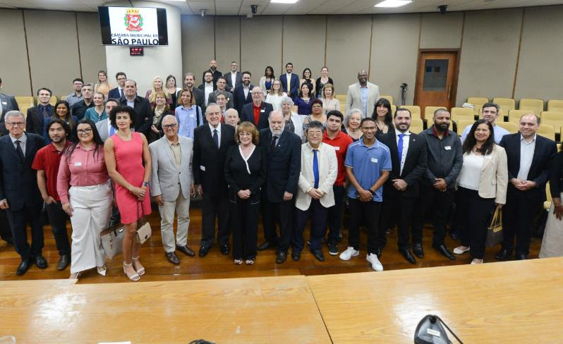 Solenidade na Câmara Municipal de São Paulo homenageia os profissionais de Administração